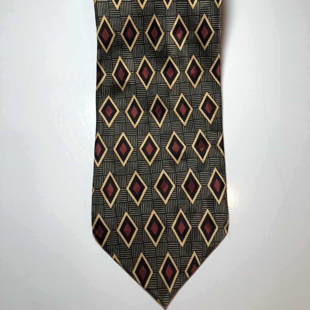 Z Inc. 100% Silk Tie Gry/Rd Diamond Print 58”L 4”W